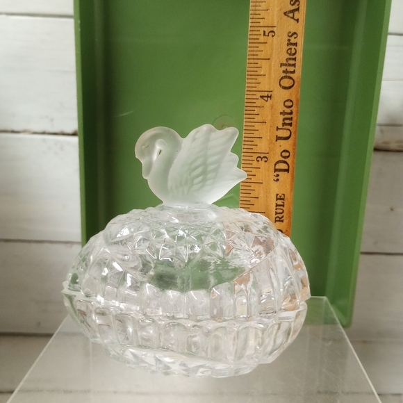 Vintage Clear Cut Glass Egg Shaped Trinket Box Frosted Swan Vanity Table - Picture 6 of 7
